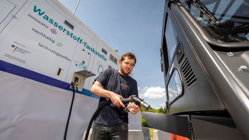 Die Bundesregierung will bis zum Jahr 2030 deutlich mehr Wasserstoff in Deutschland herstellen als ursprünglich geplant. Die Bundesregierung will bis zum Jahr 2030 deutlich mehr Wasserstoff in Deutschland herstellen als ursprünglich geplant.