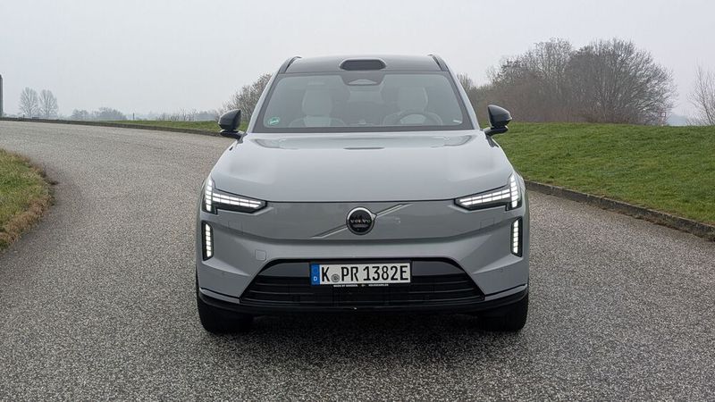 Zum eleganten Design tragen auch die T-förmigen, schlanken Pixel-LED-Scheinwerfer bei. (Bild: Mauritz – VCG)