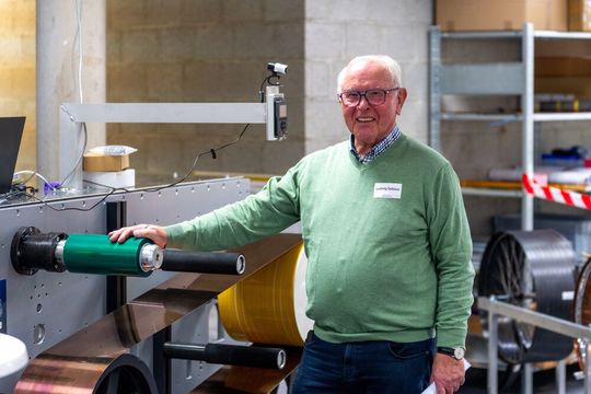 Der Hüllhorster Erfinder Ludwig Dalhaus hat sich Gedanken darüber gemacht, wie beheizte Transportbänder für die Industrie günstiger und energieeffizienter werden können. Hier stellen wir vor, wie sein Konzept aussieht, das übrigens schon weit gediehen ist ...(Bild:  EZ CPB-2 Gmbh)