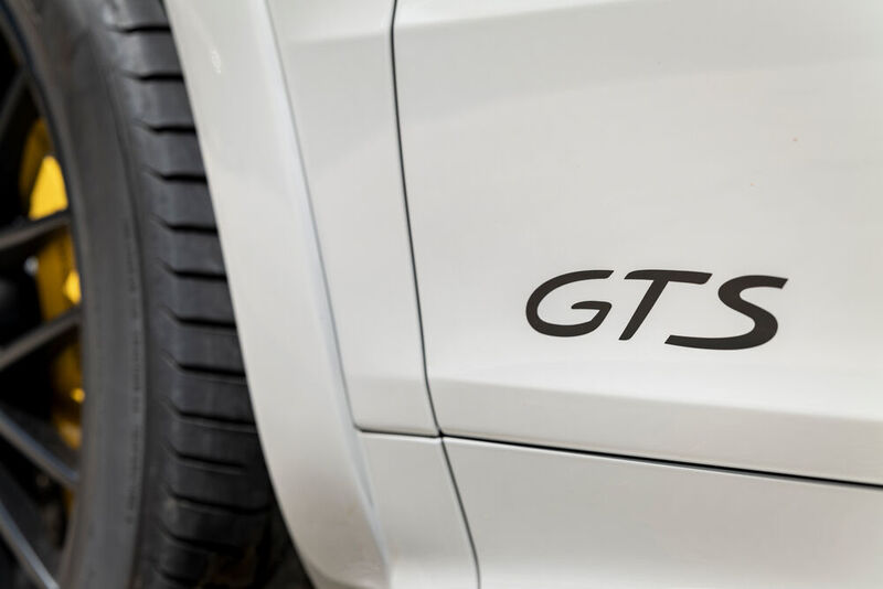 Der GTS-Schriftzug zählt zu den wenigen äußerlichen Merkmalen des starken Cayenne. (Porsche)