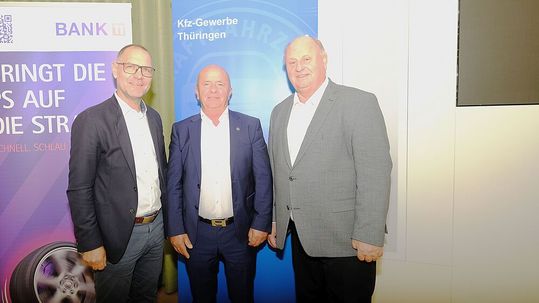 Geschäftsführer Dietmar Hoffmann, Präsident Helmut Peter und Vizepräsident Uwe Crüger:(Bild:  Zietz - VCG)