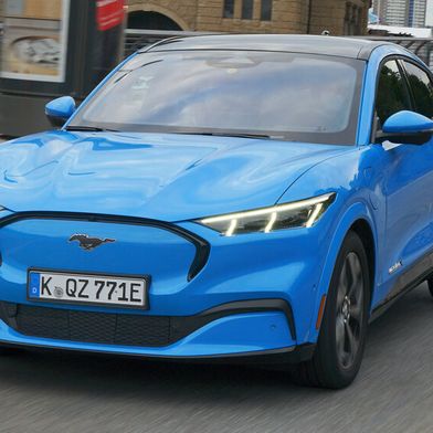 Über 40.000 Mustang Mach-E, die auf europäischen Straßen unterwegs sind, müssen bei den Servicepartnern vorgestellt werden.  (Bild: Ford)