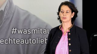Präsidentin Nina Eskildsen informierte über die Lage der Betriebe im Kfz-Landesverband Schleswig-Holstein. (Bild: Zietz»/kfz-betrieb«)