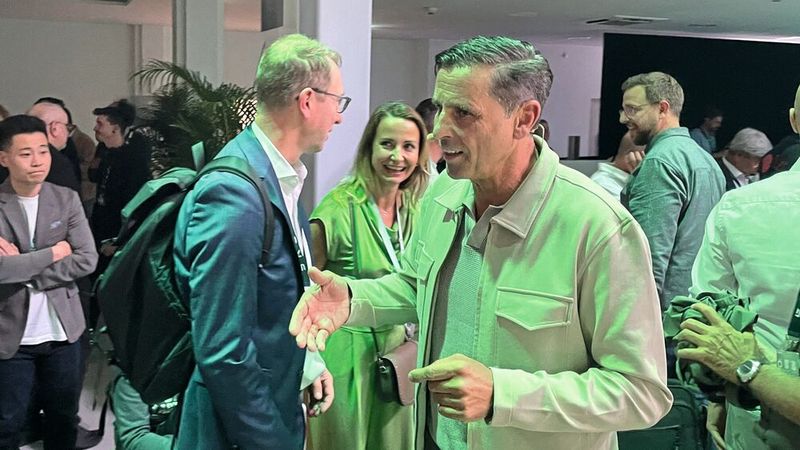 Skoda-Chef Klaus Zellmer stand nach der Vorstellung noch Rede und Antwort. (Bild: Grimm – VCG)