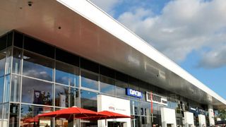 Rund 4,5 Millionen Euro investierte die Bleker-Gruppe in ihr neues Sechs-Marken-Autoforum in Ahaus. (Bleker)