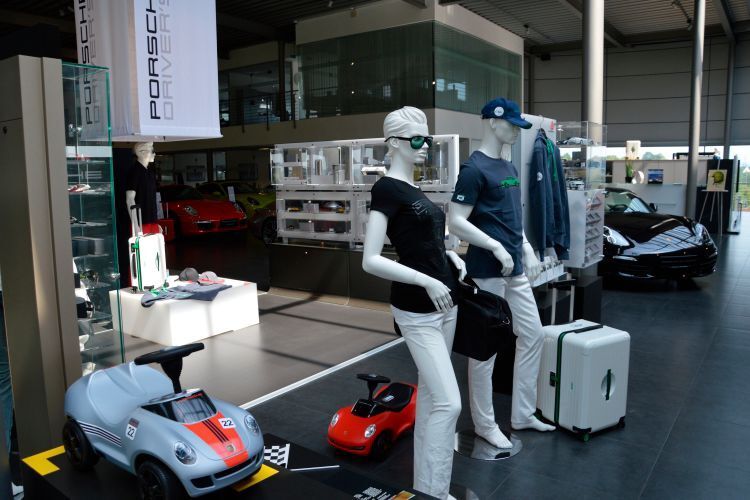 Das Thema Zubehör ist bei Porsche margenrelevant und spielt für das Porsche-Zentrum Bensberg eine große Rolle. (Foto: Achter)