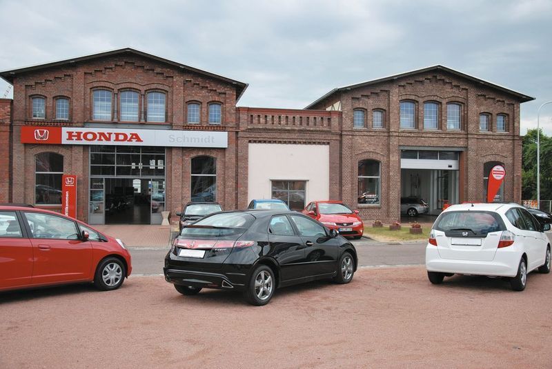 Das Auto- und Motorradhaus Schmidt ist in einem denkmalgeschützten Gebäude untergebracht, einer ehemaligen Fabrik. (Archiv: Vogel Business Media)