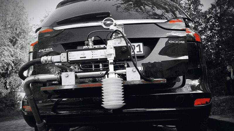 Die Messung der echten Emissionen von Pkw ist noch selten – und laut dem EU-Rechnungshof werden Genehmigungsverfahren generell zu lasch durchgeführt.(Bild:  DUH)