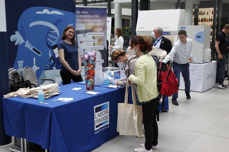 Weitere Impressionen der LAB-SUPPLY Berlin 2022.    Mehr Infos zu den kommenden LAB-SUPPLY-Messen finden Sie auf www.lab-supply.info.  (C. Lüttmann, LABORPRAXIS)