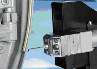 Der SGS-3D-Sensor ermöglicht höchste Genauigkeit in der 3D-Roboterführung jetzt auch an schwer zugänglichen Stellen. Bild: Dürr Systems (Archiv: Vogel Business Media)