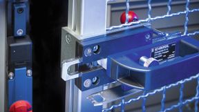 Der AZM150 von Schmersal ist eine elektromechanische Sicherheitszuhaltung. Sie ist entweder standardcodiert oder als I-Variante nach ISO 14119 hochcodiert erhältlich. (Bild: Schmersal Group / Dominik Gierke)
