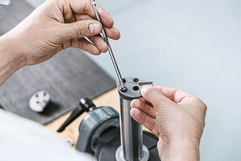 Damit trotzdem Platz im Maschinenrevolver bleibt, werden immer häufiger stabile Wechselkopfsysteme wie das «Maxichange» von Ceratizit als Platz- und Zeitsparer eingesetzt. (Bild: Ceratizit)