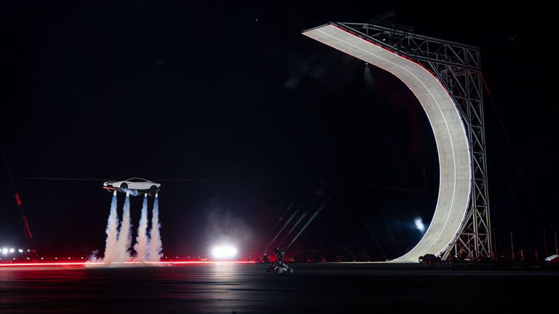 Nur fliegen ist schöner. (Bild: Tesla)