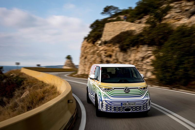 Platz 3: VW E-Bulli ID Buzz ist Elektroauto des Jahres – der multivariable ID. Buzz ist als Bus ebenso auf die Freizeit wie auf den geschäftlichen Einsatz zugeschnitten. (Bild: Volkswagen AG)