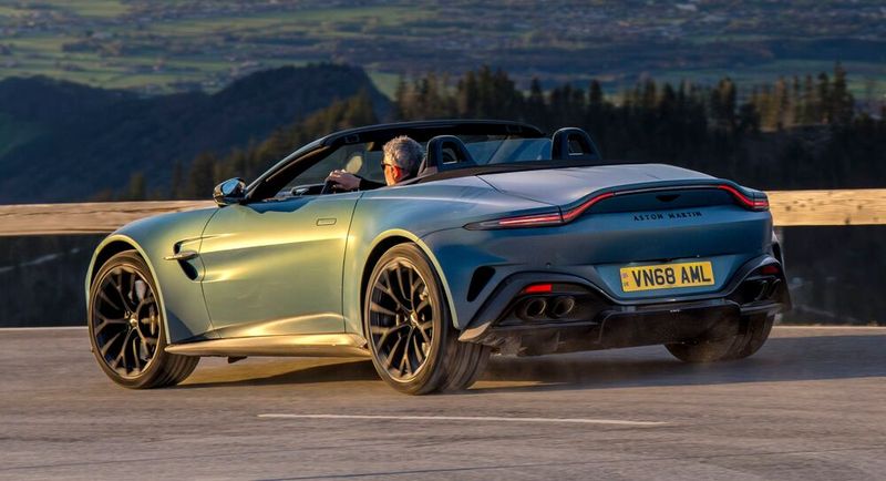 Der Spirit liegt darin, das Grummeln des AMG-Motors unter freiem Himmel zu erleben, die Beschleunigung und jede Kurve zu genießen. (Bild: Aston Martin)