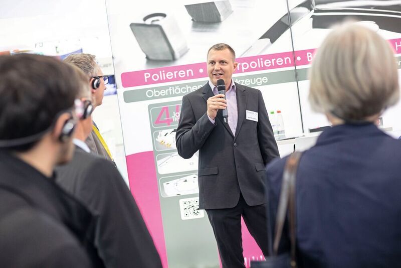 According to Marcel Bestenlehrer, Managing Director of the polishing technology specialist Bestenlehrer, the size of the trade fair is just right. He appreciates the short distances and the spontaneous exchanges with experts from the industry, its suppliers and service providers. (Messe Stuttgart)