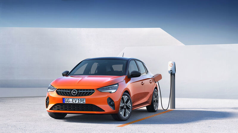 Opel bringt 2020 den Corsa-e auf den Markt. Die Schwestermarke Peugeot den E-208. Beide Modelle teilen sich eine baugleiche Fahrzeug-Plattform. (Opel)