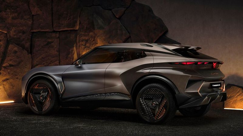 Eigentlich sieht das 4,72 Meter lange SUV wie ein Zweitürer aus. (Bild: Cupra)