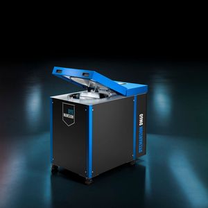 Sinterit hat jetzt aber auch noch die Färbeanlage DM60 von Dyemansion im Portfolio. Damit können 3D-gedruckte Teile langlebig und beliebit eingefärbt werden, wie es heißt. Es gebe 170 Standardfarben dafür.(Bild:  Dyemansion)