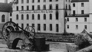 Unter dem Namen „Fränkische Isolierrohr- und Metallwaren-Werke Gg. Schäfer & Cie.“ wurde Fränkische 1906 in Schweinfurt gegründet. (Fränkische Rohrwerke)