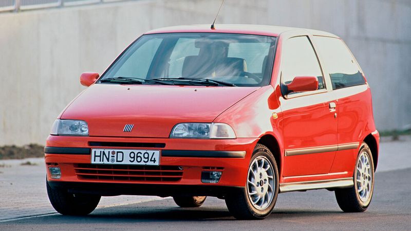 Mit dem ersten Punto ist Fiat 1993 ein vielbeachtetes Comeback im Kleinwagensegment gelungen. (Bild: Fiat)
