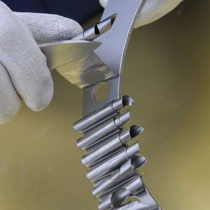Ganz fein: Die nur Mikrometer dicken Metallfolienschichten können rückstandsfrei entfernt werden.