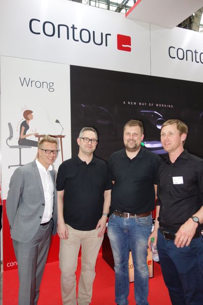 (v. l.) Marcel Jansen, ALSO, Nick Ahlbin und Jesper Frandsen, Contour, mit Matthias Völkl, Cherry, wissen, wie wichtig ergonomische Tastaturen sind. (Bild: IT-BUSINESS)