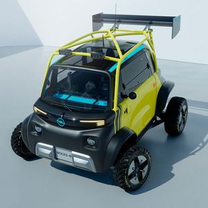 Die Designer haben aus dem ansonsten eher schmächtigen Micro-Mobil Opel Rocks einen wilden Hüpfer mit breiter Brust gemacht.(Bild:  Opel)