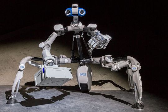 Das ist der am DFKI Robotics Innovation Center für den Weltraumeinsatz entwickelte Roboter Mantis. Das geförderte Projekt Q-Rock soll dafür sorgen, dass es bald auch ohne Expertenwissen möglich werde, günstig zum maßgeschneiderten Robotersystem zu kommen.(Bild:  DFKI / A. Popp)