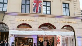 In München eröffnete die weltweit erste Markenboutique von Jaguar Land Rover. (Foto: Jaguar Land Rover)