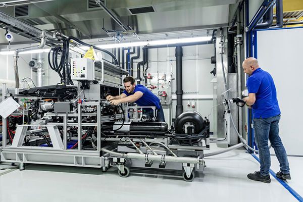 Exklusive Einblicke in die Entwicklung und Erprobung des GLC F-CELL: Die nächste Generation Brennstoffzellenfahrzeuge von Mercedes-Benz auf dem Weg zur Serienreife. (Daimler)