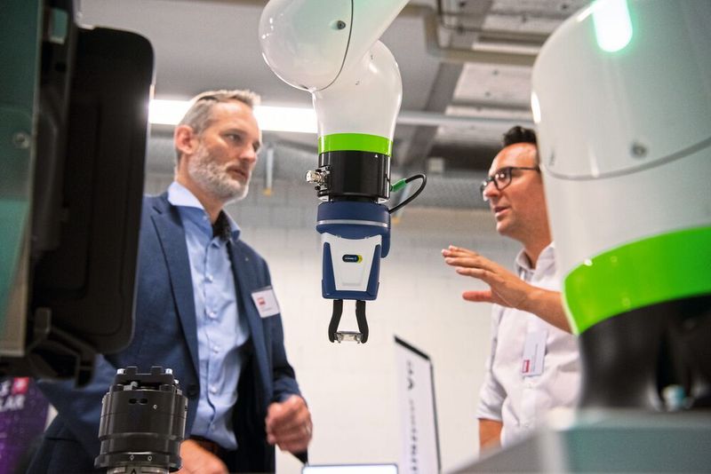 Reger Austausch zwischen den Besuchern und Ausstellern. (Bild: Thomas Entzeroth)