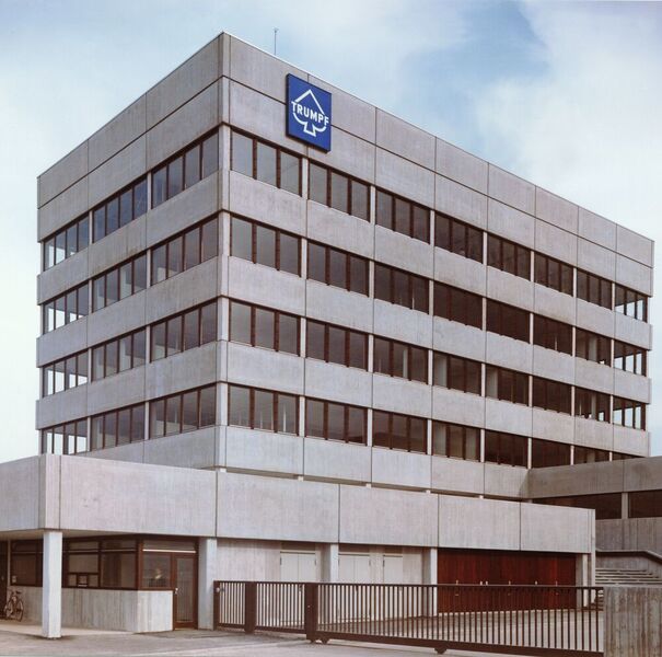 In 1972, the company moved its headquarters to Ditzingen.  (Trumpf)