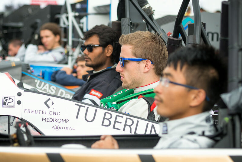 115 Studenten-Team kämpften am 29. Juli bis 3. August um den Sieg bei dem Formula Student Germany Wettbewerb 2014 am Hockenheimring (Formula Student Germany/Grams)