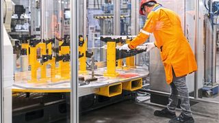 Constellium hat sein Werk Dahenfeld erweitert und fertigt erstmals großformatige Strukturkomponenten aus Aluminium. Lionel Chapis, Managing Director Automotive Structures, spricht über die Technik und die Strategie dahinter. (Constellium)