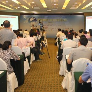 Discussion at the asecptic preparation sub-forum in Shanghai. 
This years third annual Pharmaceutical Engineering International Forum was a huge sucess. Around 450 professionals of China's pharmaceutical industry, but also representatives of domestic and foreign authoroties and organisation experienced three days of information exchange in Shanghai. 