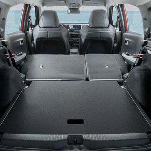 Der Kofferraum mit doppeltem Ladeboden bietet 460 Liter Stauraum.(Bild:  Opel)