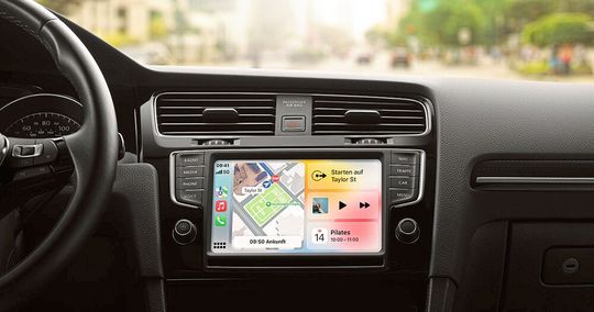 Apple iOS Car Play: Apples Auto-Software soll künftig auch Zugriff auf Automobilfunktionen wie Klimaanlagensteuerung oder den Instrumenten-Cluster erhalten. Mercedes, Audi und Porsche seien bereits als Partner an Bord.(Bild:  Apple)