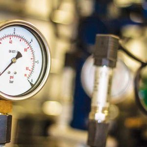 Heat transfer fluid maintenance and analysis are essential operations. This avoids serious problems that may occur if such cautious steps are not taken.