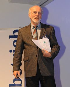 Unternehmensberater Helmut Wolk zeigte den Betrieben zusätzliche Servicepotenziale auf. (Archiv: Vogel Business Media)