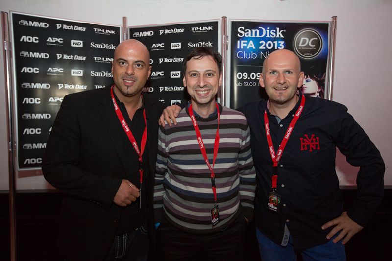 Gian-Piero Furioso (l.) mit Tom Kompes, Littlebit, mit dem Sponsor des Abends Cagatay Kilic, WD (m.) (Eventfotos: Nils Krüger)