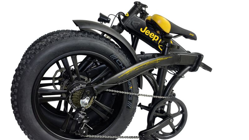 Das Pedelec lässt sich zu einem kompakten Paket falten. (Bild: EMD)