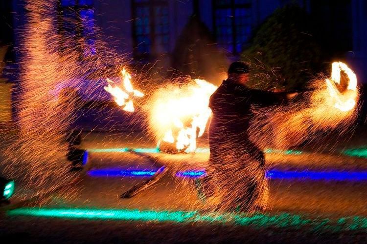 Am Abend wird Teilnehmern wie Besuchern natürlich ein bisschen Unterhaltung geboten. (Georg Kludsky/www.kludsky.com)
