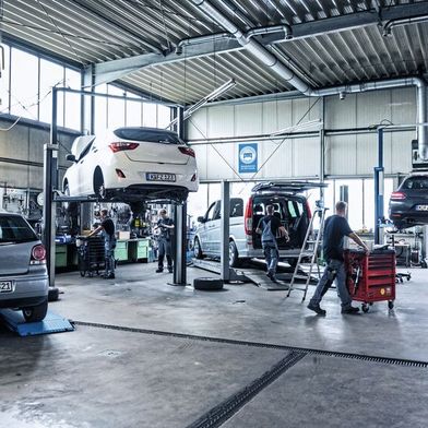 Für Investitionen – etwa in Werkstattausrüstung (Symbolfoto) – gibt es durch den Investitionsbooster der Bundesregierung jetzt neue Abschreibungsmöglichkeiten. Dabei müssen Autohäuser und Werkstattbetriebe allerdings einiges beachten. (Bild: Bild: ProMotor)