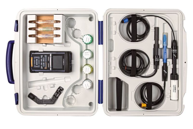 Ordentlich verpackt im praktischen Tragekoffer: Pufferlösungen, Kabel, Elektroden und Messgerät – alles hat seinen Platz. (Xylem Analytics)