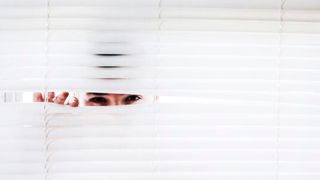 Überwachung am Arbeitsplatz führt zu unmotivierten Mitarbeitern, stellt eine wissenschaftliche Studie fest. (gemeinfrei)