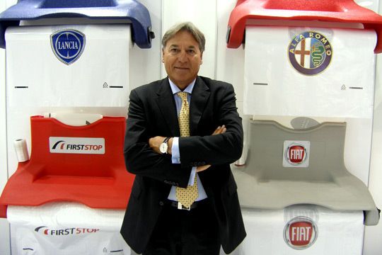 Gammaplast-Eigentümer Dario Sacconiro macht bedruckbare Schutzbezüge für Autositze in verschiedenen Stärken. Neben dem Markenlogo können die Kunden ihr Autohaus-Label aufdrucken lassen. (Archiv: Vogel Business Media)