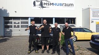 Die Sich-um-alles-Kümmerer mit besonderem Faible für (Verbrennungs-) Motoren: das Team der MSM by HUBraum GmbH. (Bild: Dominsky - »kfz-betrieb« )