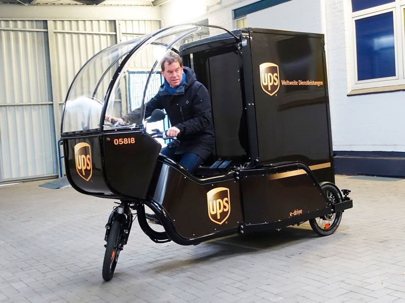 Am 6. Februar 2019 besuchte Kiels Oberbürgermeister Ulf Kämpfer das Micro-Depot von UPS. (UPS)