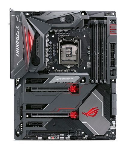 Red Dot Produktdesign 2018: Motherboard ROG Maximus X Formula von Asus: Das Maximus X Formula besitzt Features, die den neuesten Stand hinsichtlich Ausstattung und Design verkörpern. Das Board wird durch eine besondere Abdeckung, die ROG Armor, geschützt und erhält dadurch sein charakteristisches Aussehen. Da die Abdeckung lasergeätzt ist, kann die Aura-Sync-Beleuchtung ebenso hindurchscheinen wie zusätzliche RGB-LEDs, die auf dem Mainboard platziert sind. Auf einem integrierten 1,3”-OLED-Display werden hilfreiche Informationen sowie anpassbare Grafiken in Echtzeit angezeigt.  Begründung der Jury: Das Maximus X Formula begeistert mit seinen zahlreichen Funktionen zum Tunen eines Gaming-PCs und der dazu passenden sportlich robusten Anmutung.  (Bild: Red Dot/Asus)